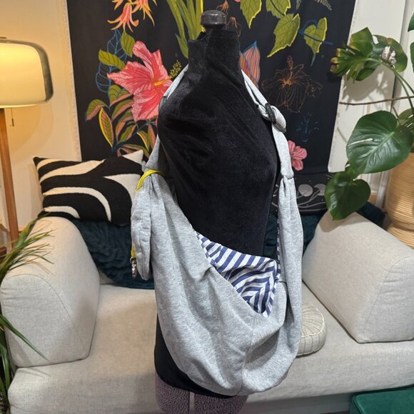 TIMETUU Pet Gear: Reversible Cross-Body Pet Sling Pet Carrier, Grey/Blue Stripe - Picture 3 of 16